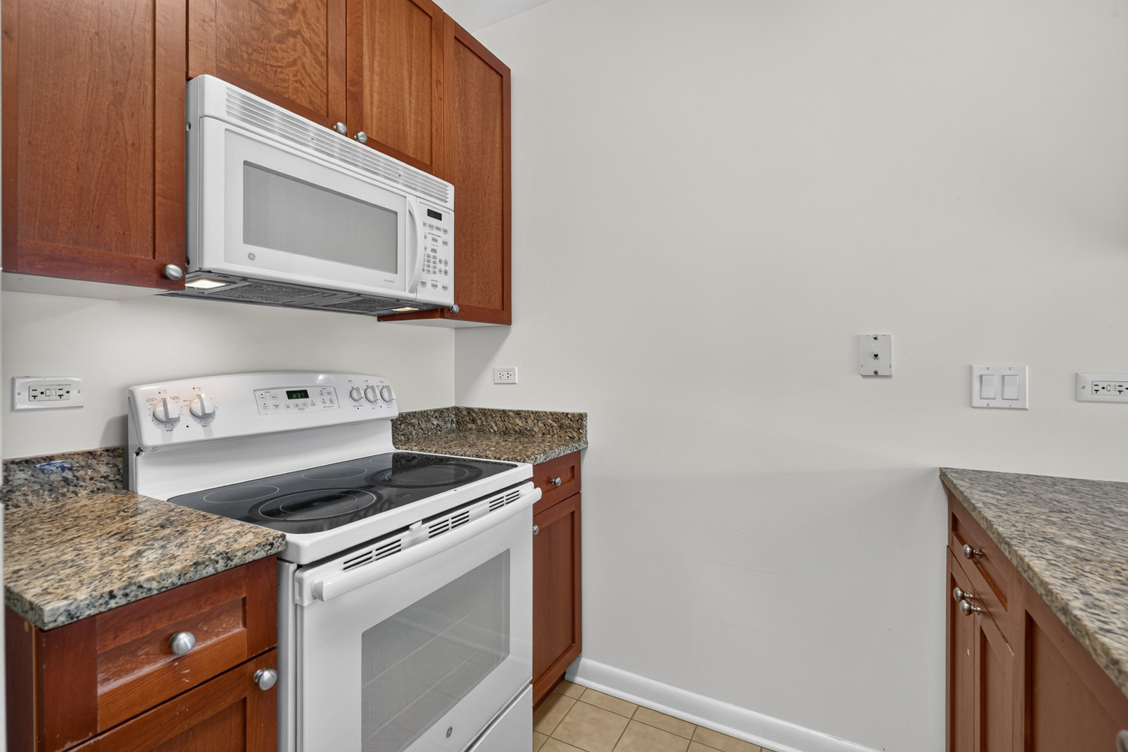1572 Maple Avenue 406 Property Photo 5