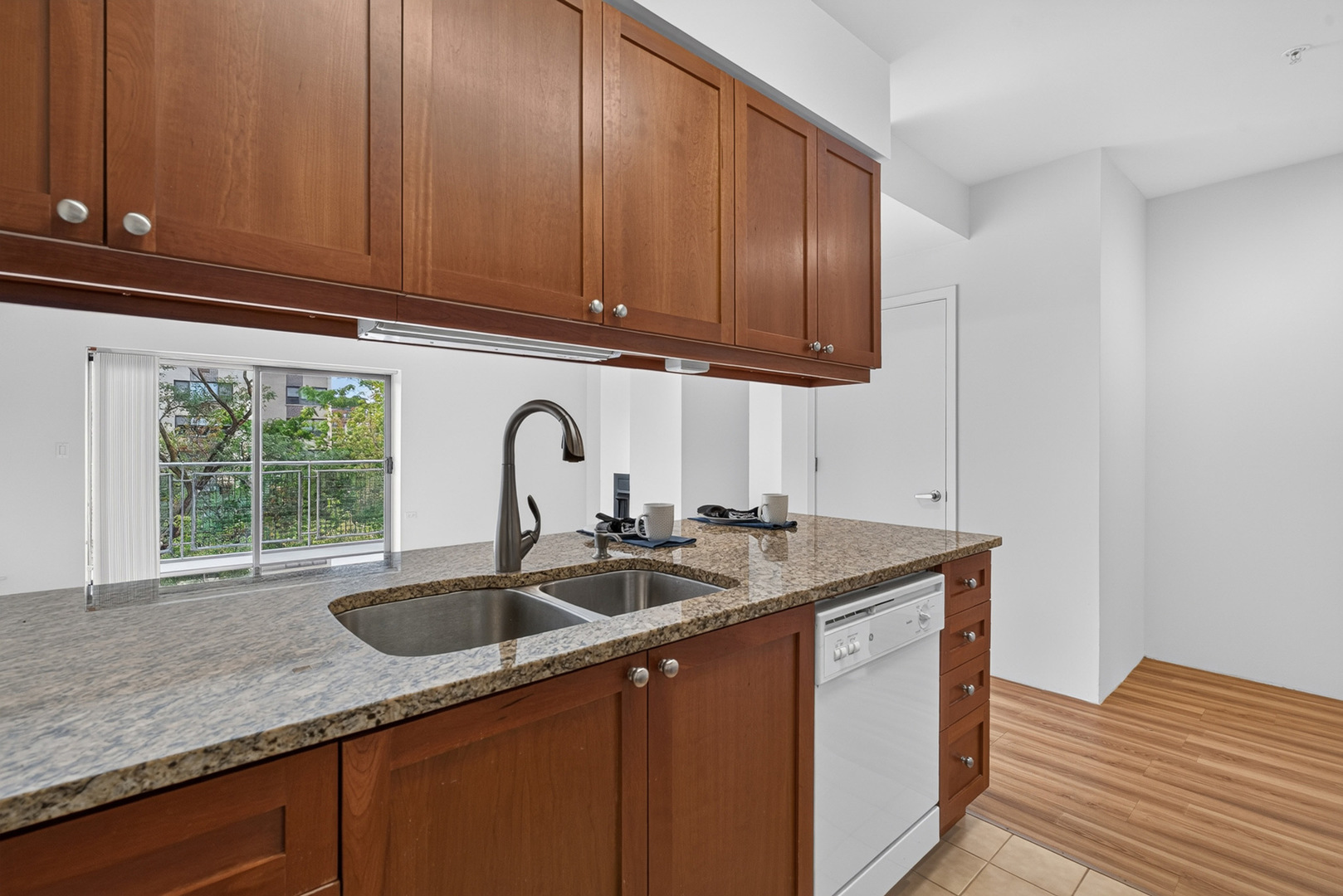 1572 Maple Avenue 406 Property Photo 6