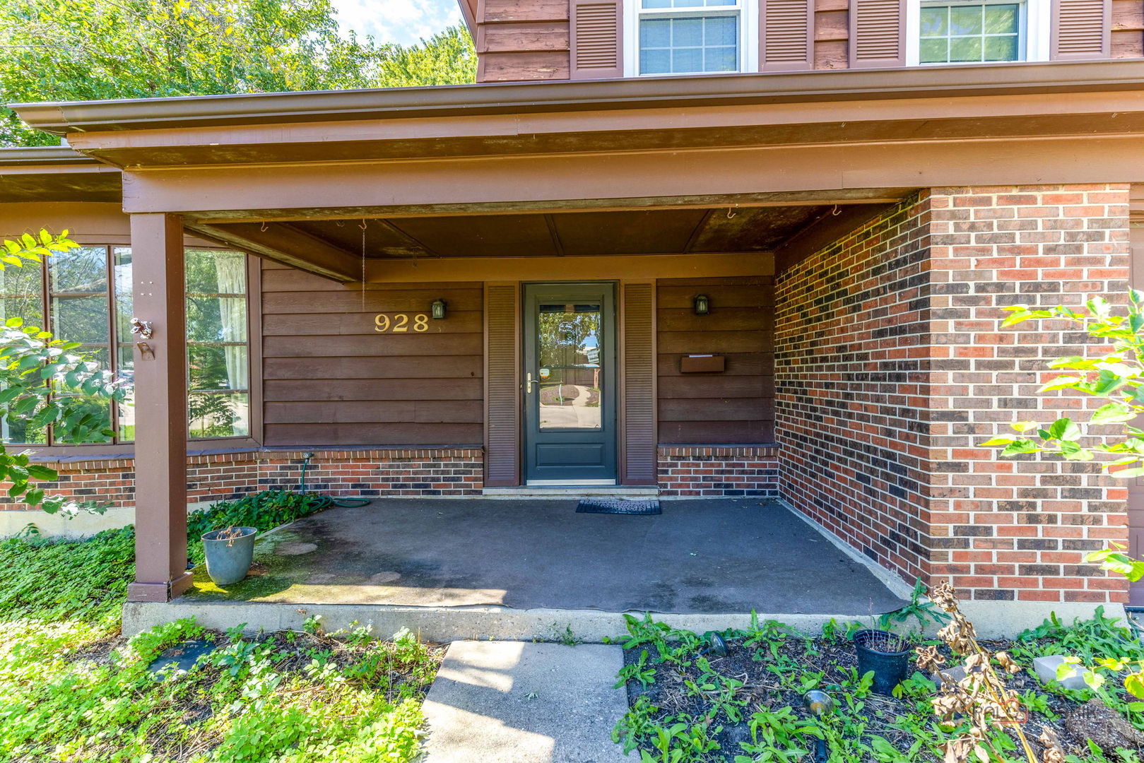 928 Rohlwing Road Property Photo 3