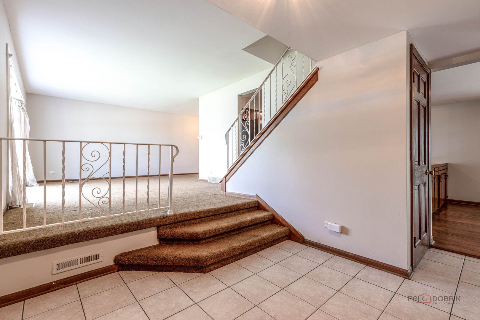 928 Rohlwing Road Property Photo 4