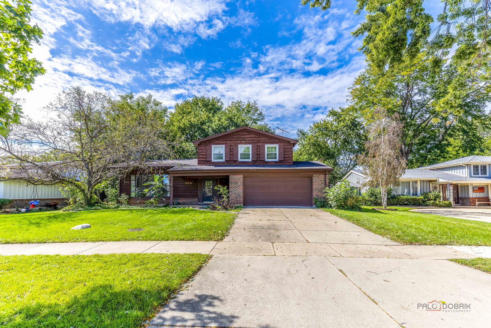 928 N Rohlwing Road Property Photo 1