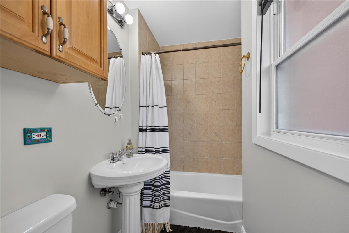 913 S Lancaster Street Property Photo 24