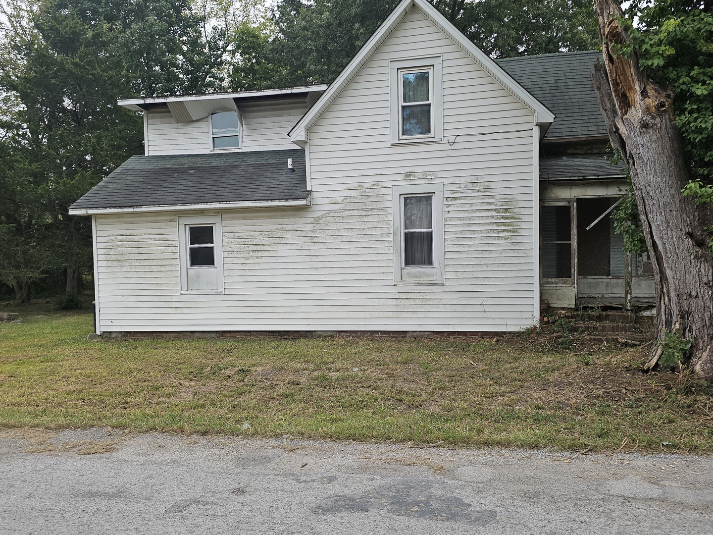 2100 Brownsville Road Property Photo 2
