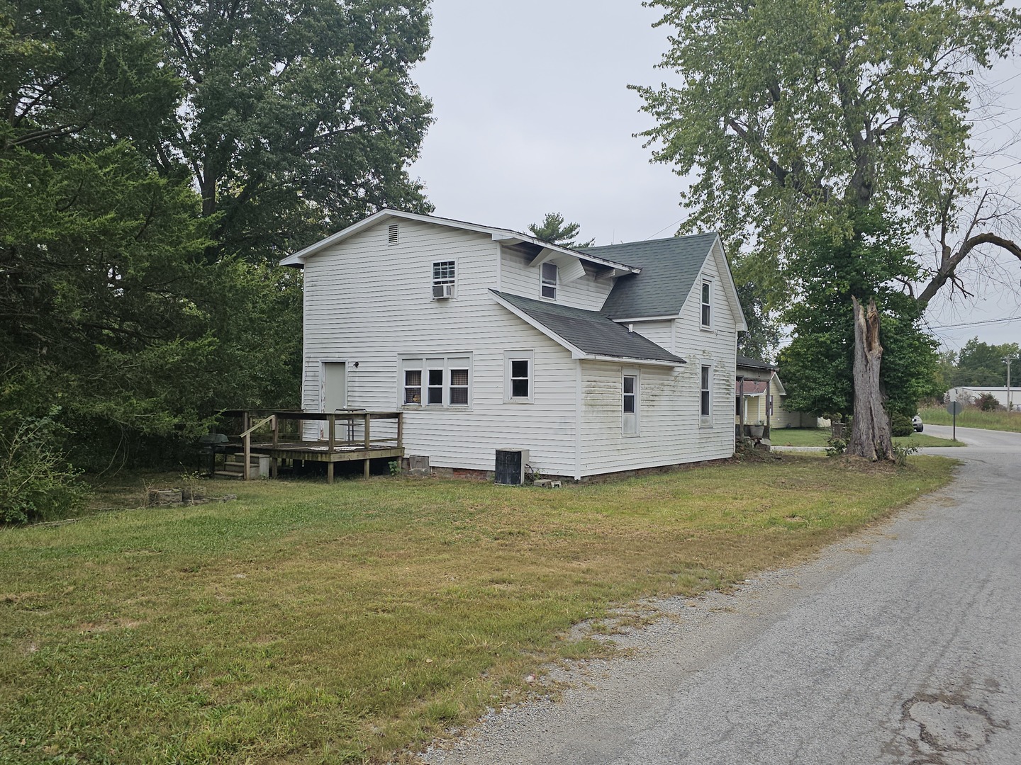 2100 Brownsville Road Property Photo 3