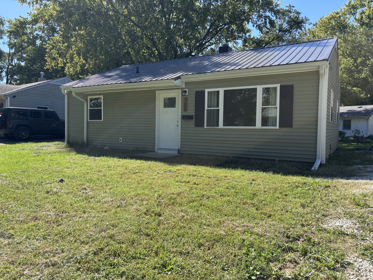 705 Illinois Drive Property Photo 2