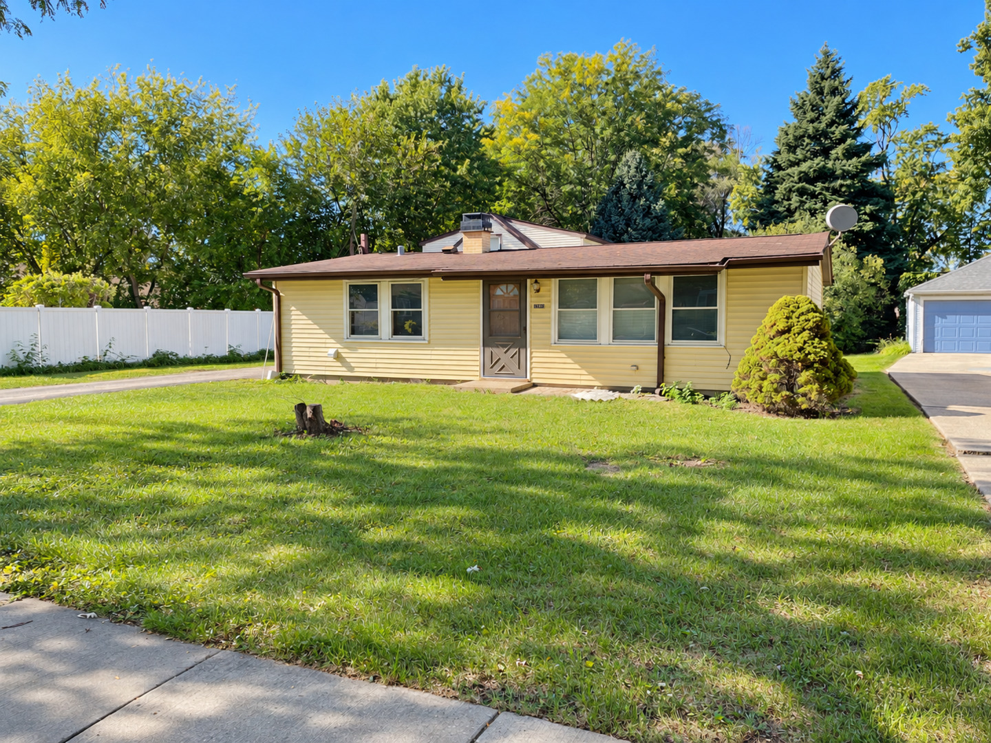 2086 Nimitz Drive Property Photo 2