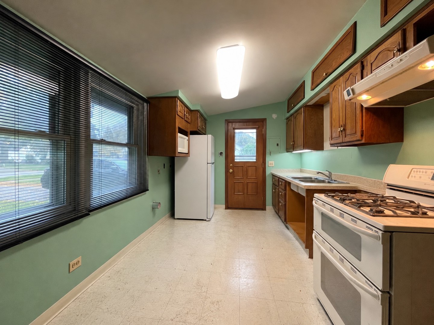 2086 Nimitz Drive Property Photo 4
