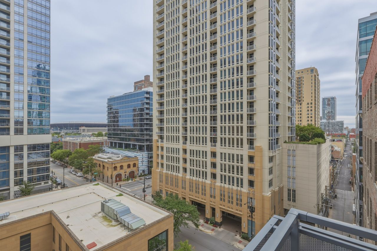 1345 S Wabash Avenue 812 Property Photo 18