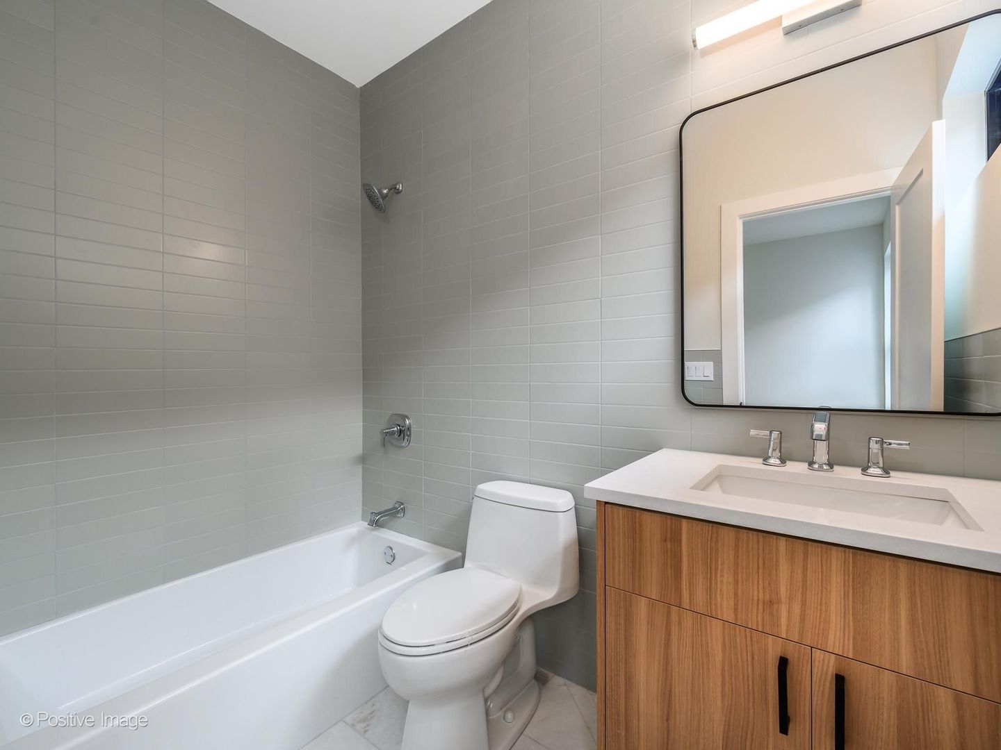 3714 N Claremont Avenue Property Photo 19