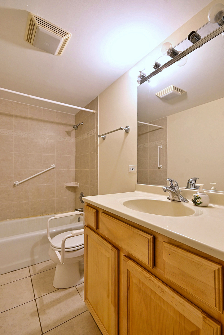 1000 S Lorraine Road 212 Property Photo 11