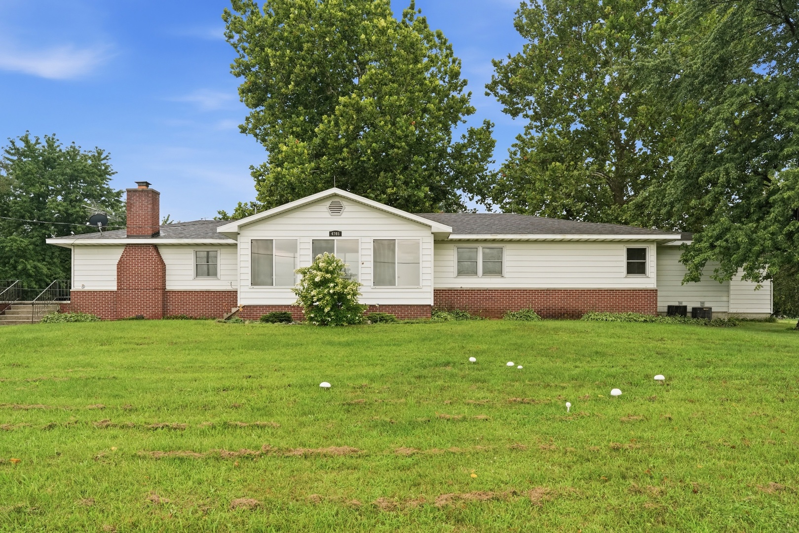 4765 W 950 Road Property Photo 1