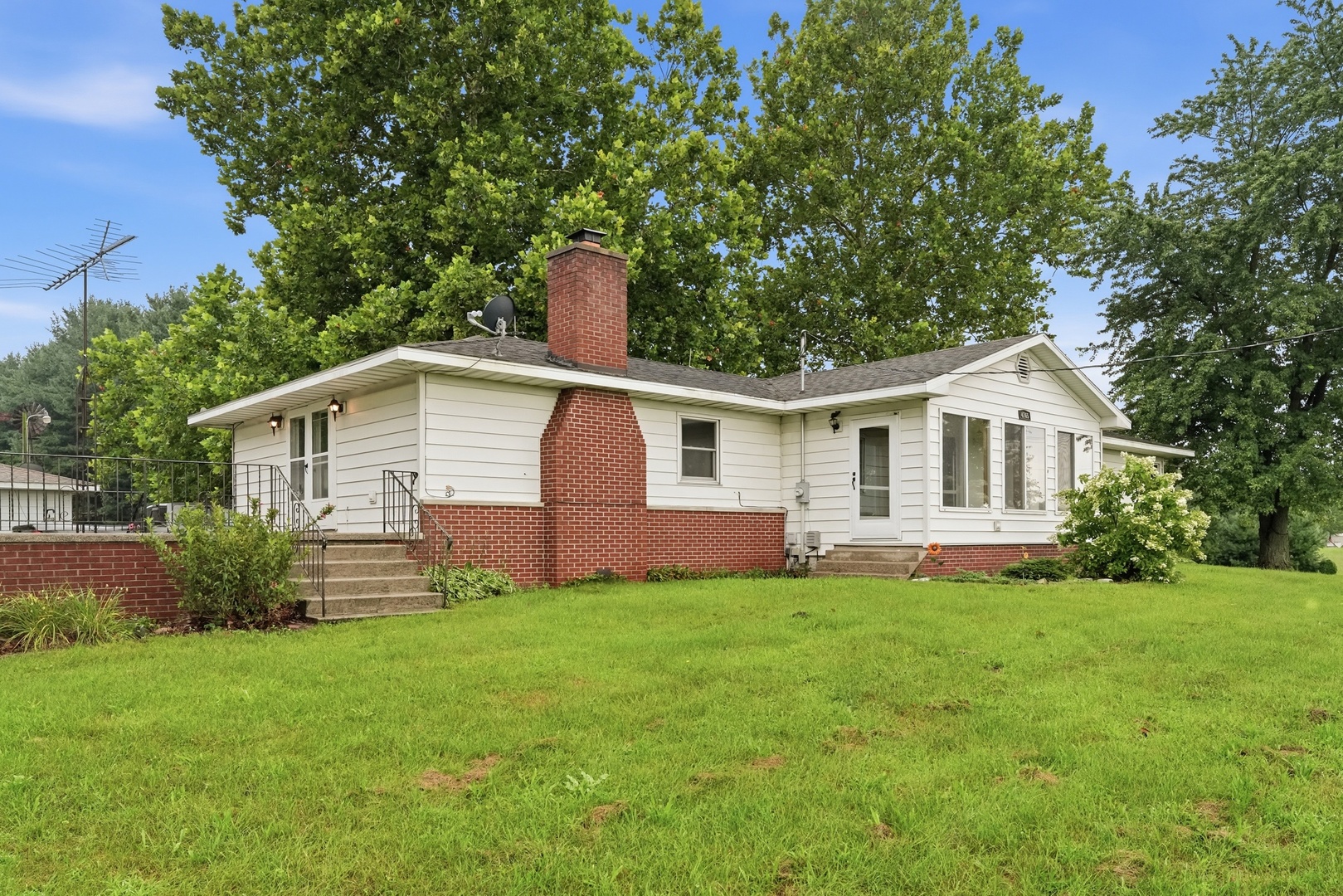 4765 W 950 Road Property Photo 2
