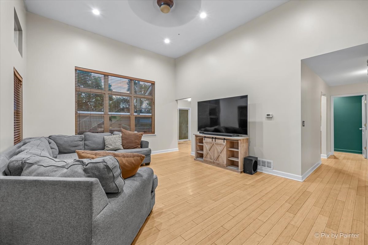 148 S Glenbrook Trail Property Photo 8