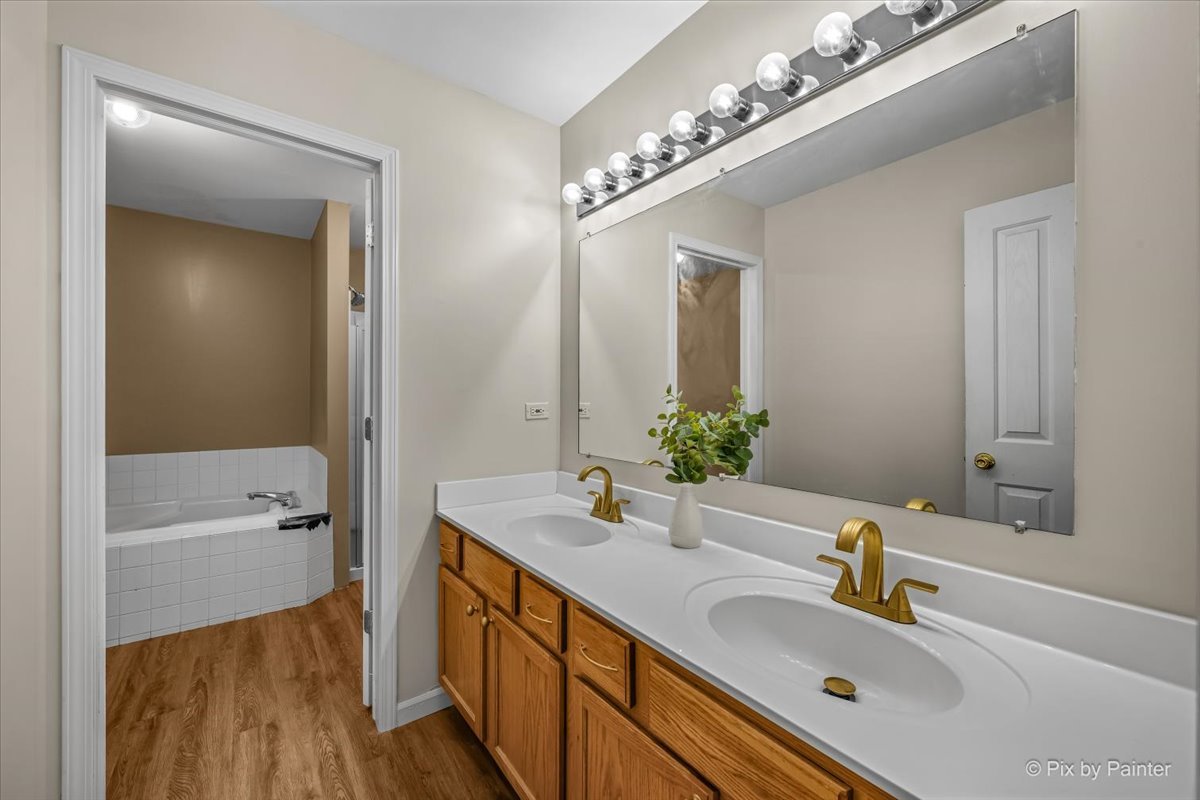 148 S Glenbrook Trail Property Photo 17