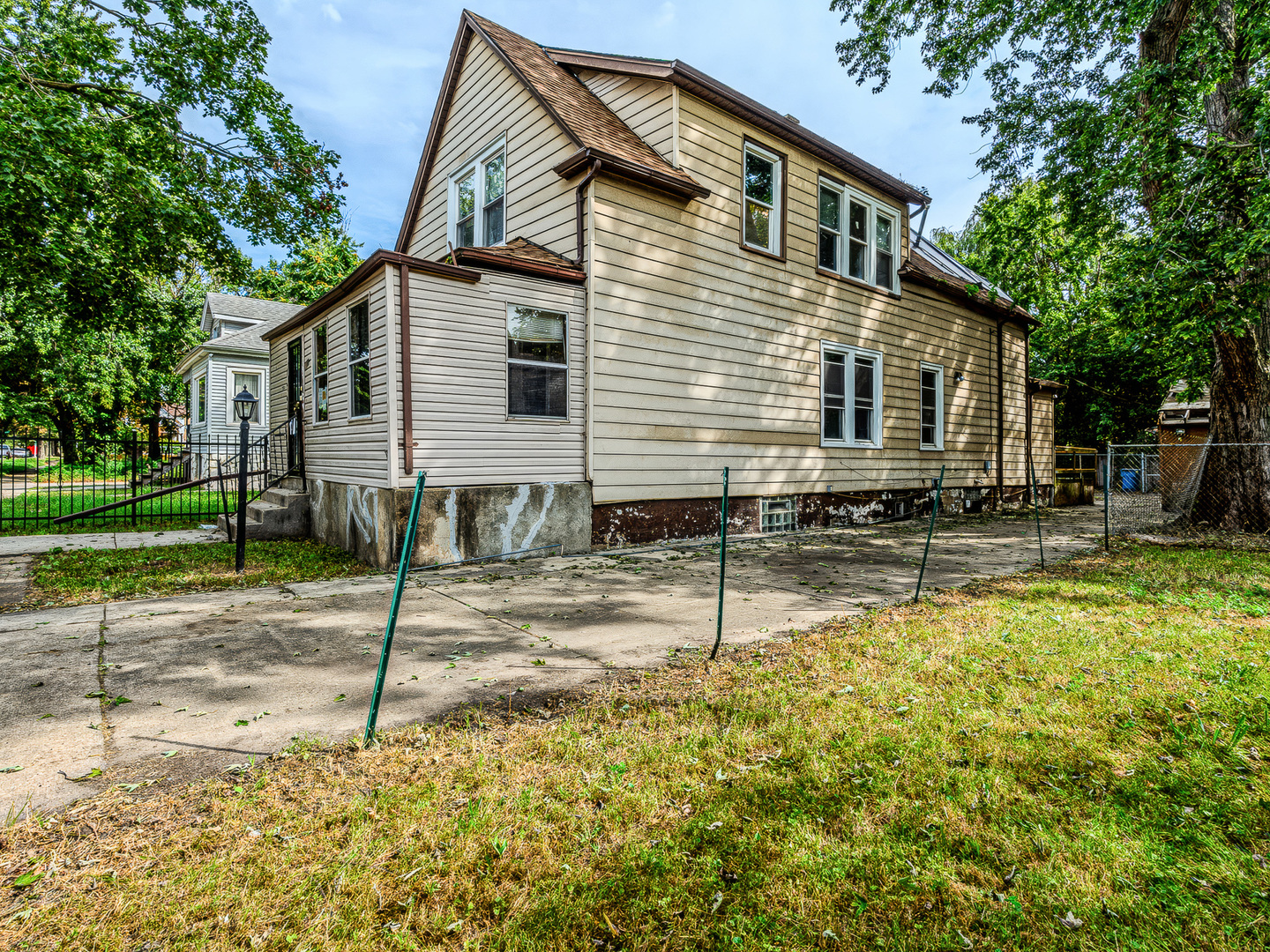 11723 S Stewart Avenue Property Photo 4