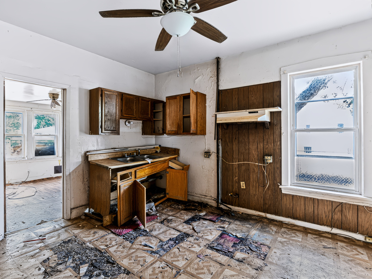 11723 S Stewart Avenue Property Photo 9