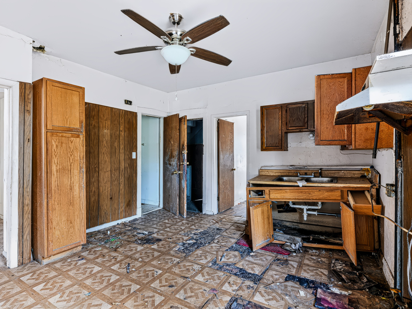 11723 S Stewart Avenue Property Photo 10
