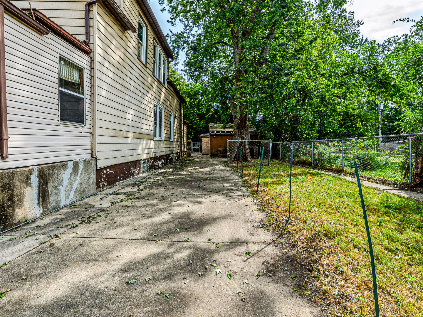 11723 S Stewart Avenue Property Photo 23