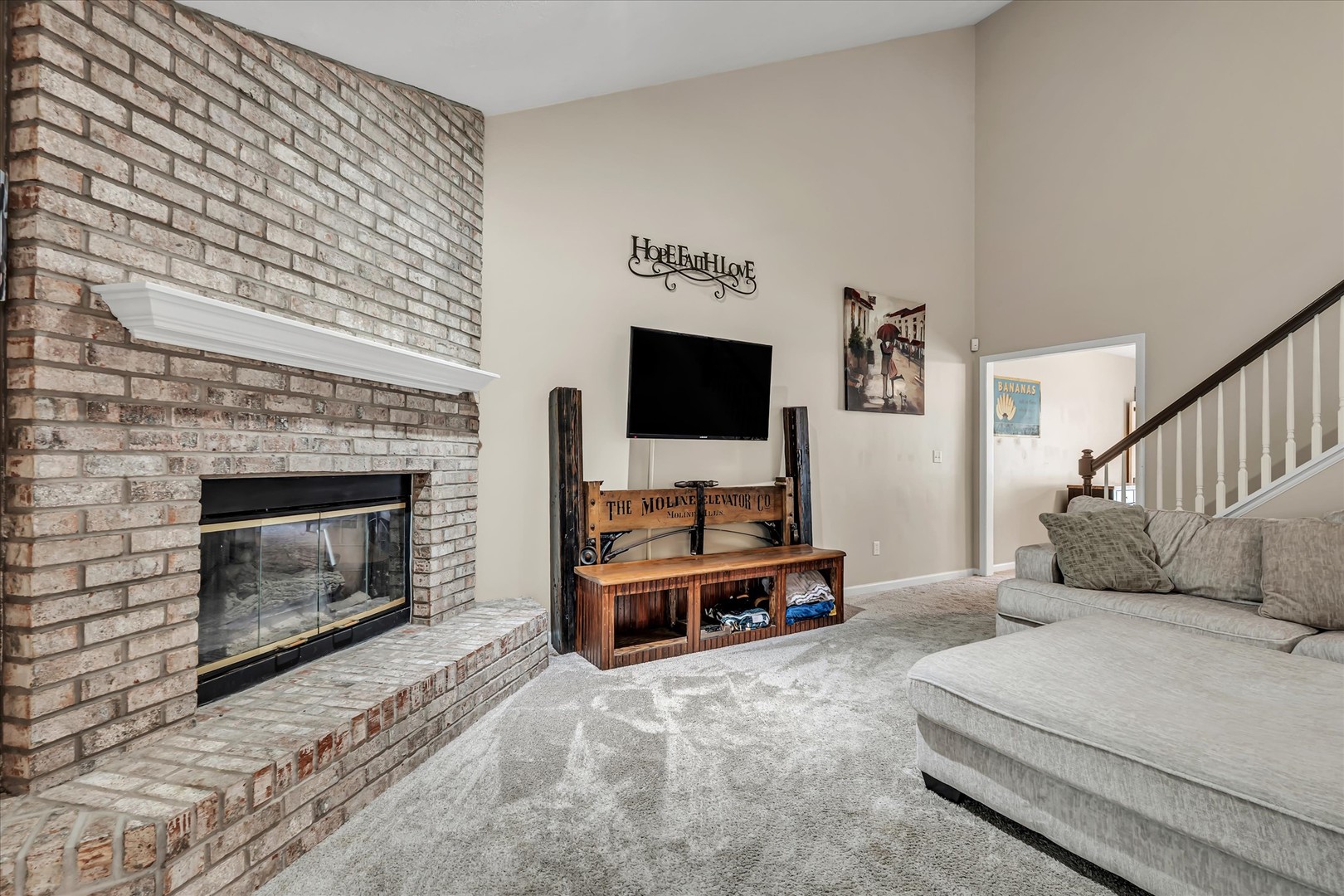 611 E 6th Street Property Photo 11
