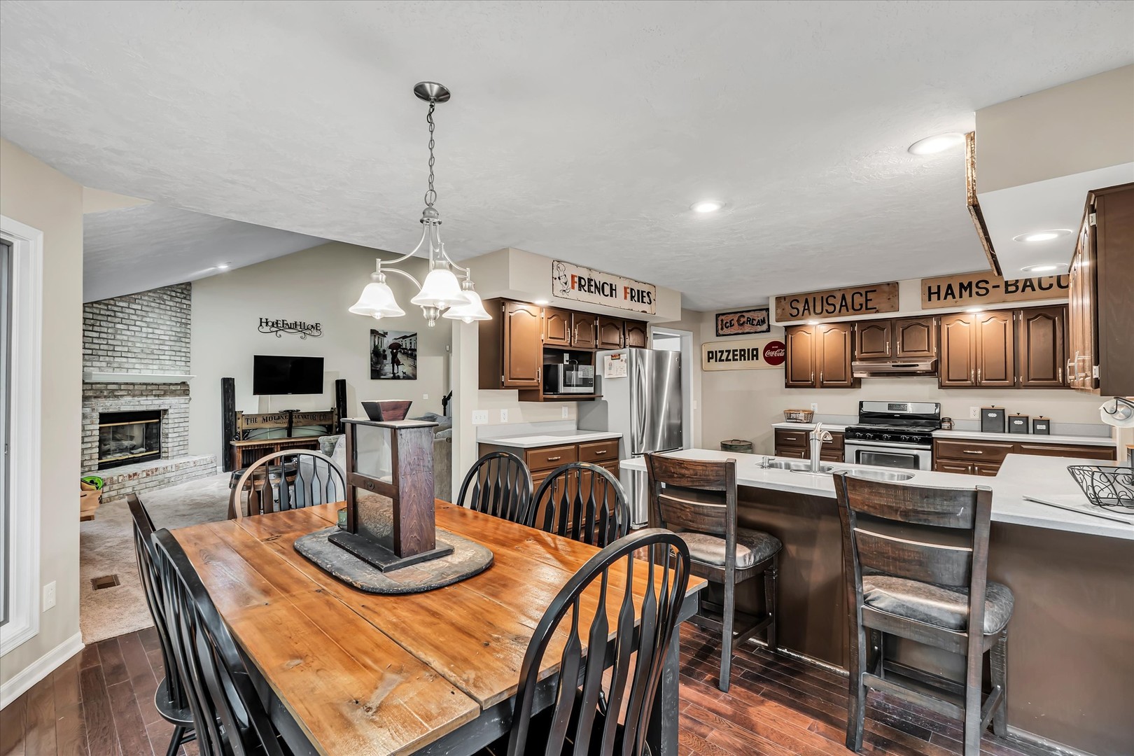 611 E 6th Street Property Photo 18