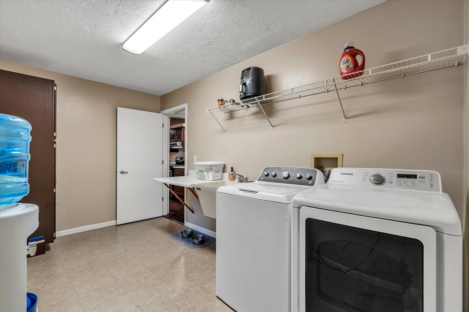 611 E 6th Street Property Photo 27