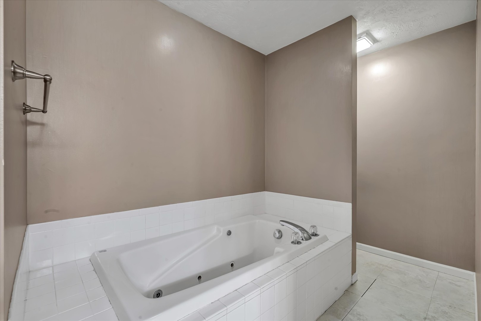 611 E 6th Street Property Photo 33