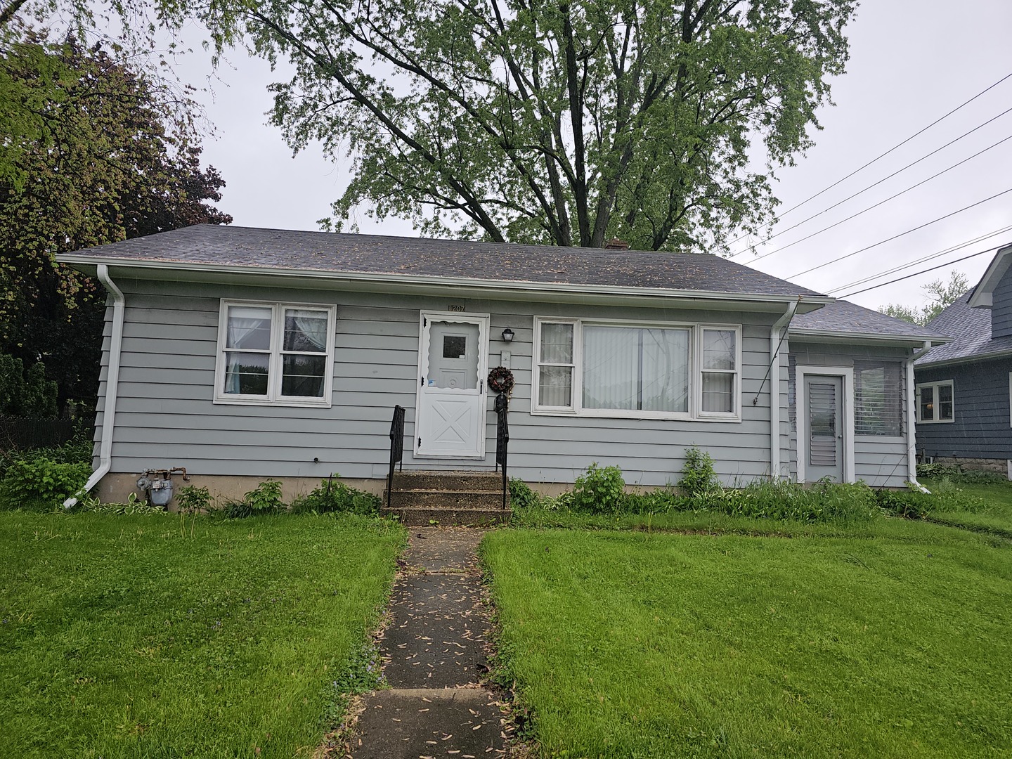 1207 W MAIN Street Property Photo 1