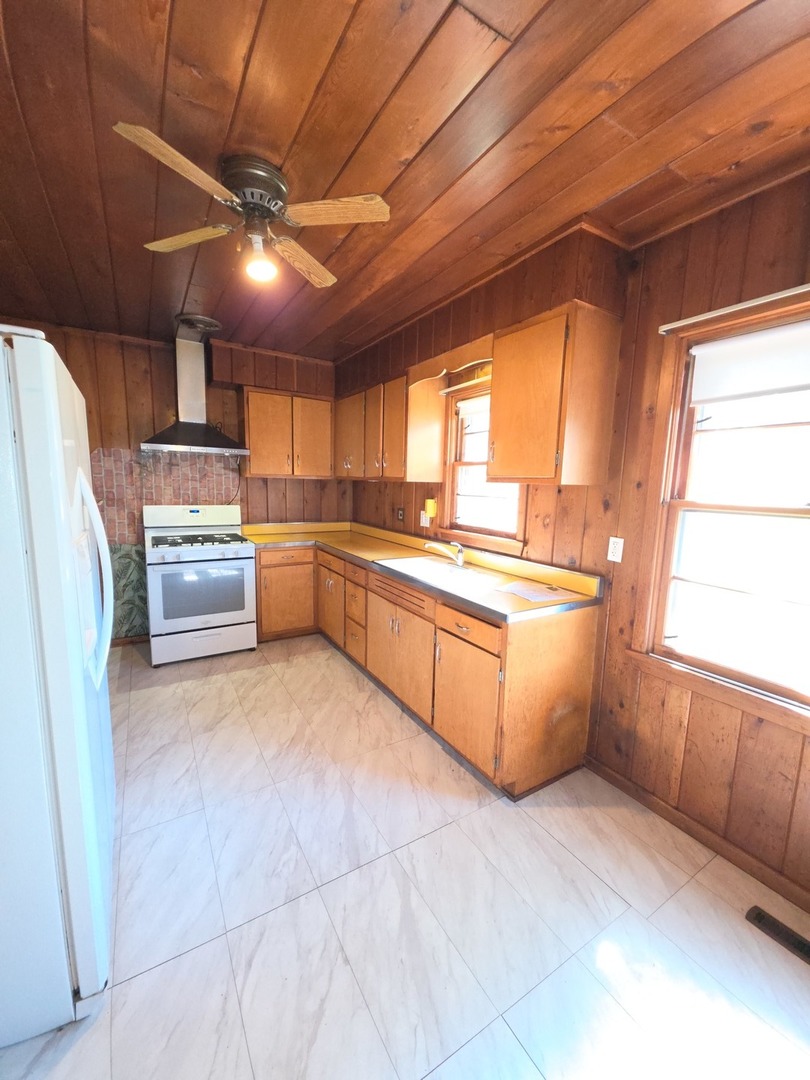 1207 W Main Street Property Photo 3