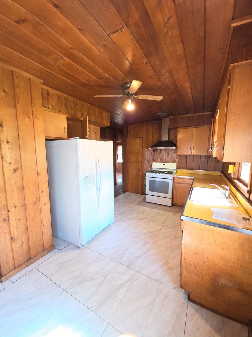 1207 W Main Street Property Photo 5