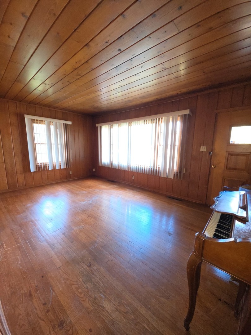 1207 W Main Street Property Photo 7
