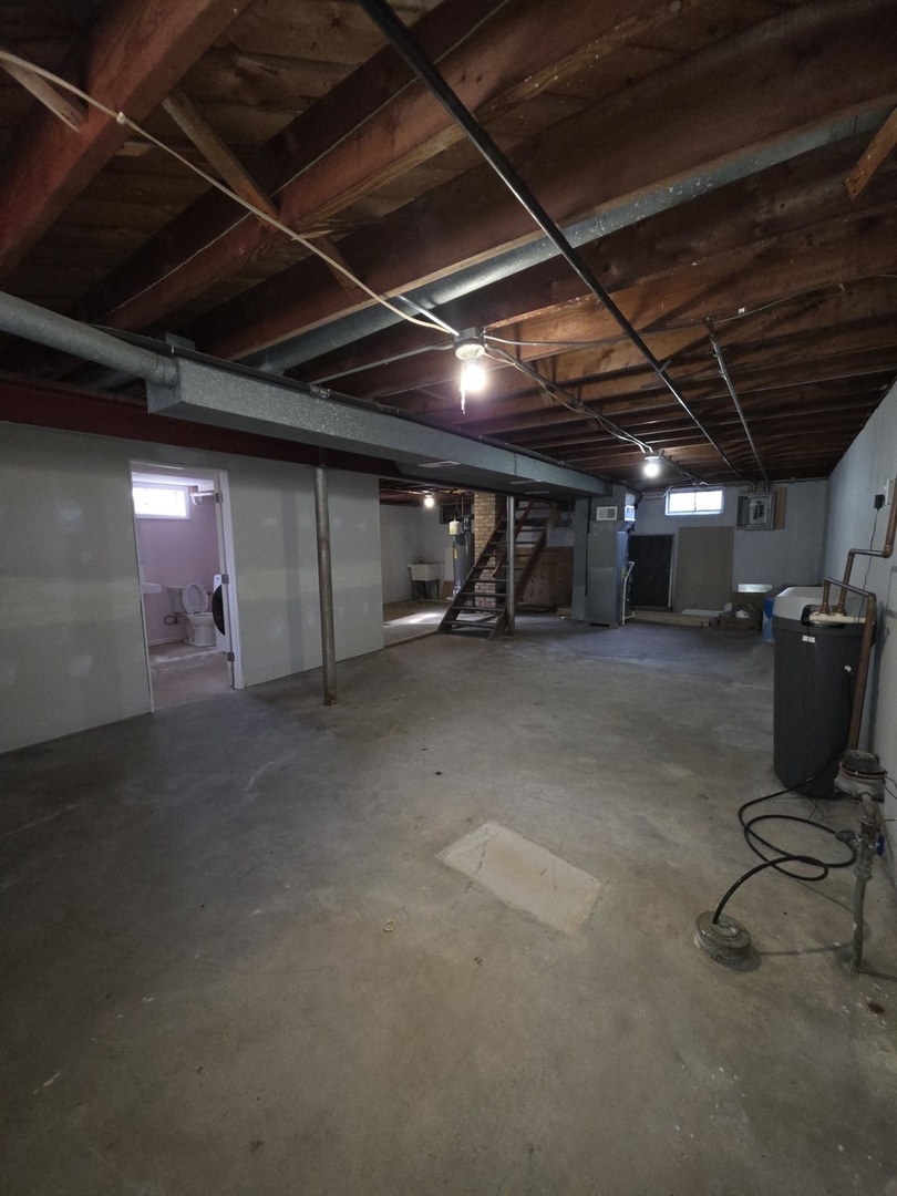 1207 W Main Street Property Photo 14