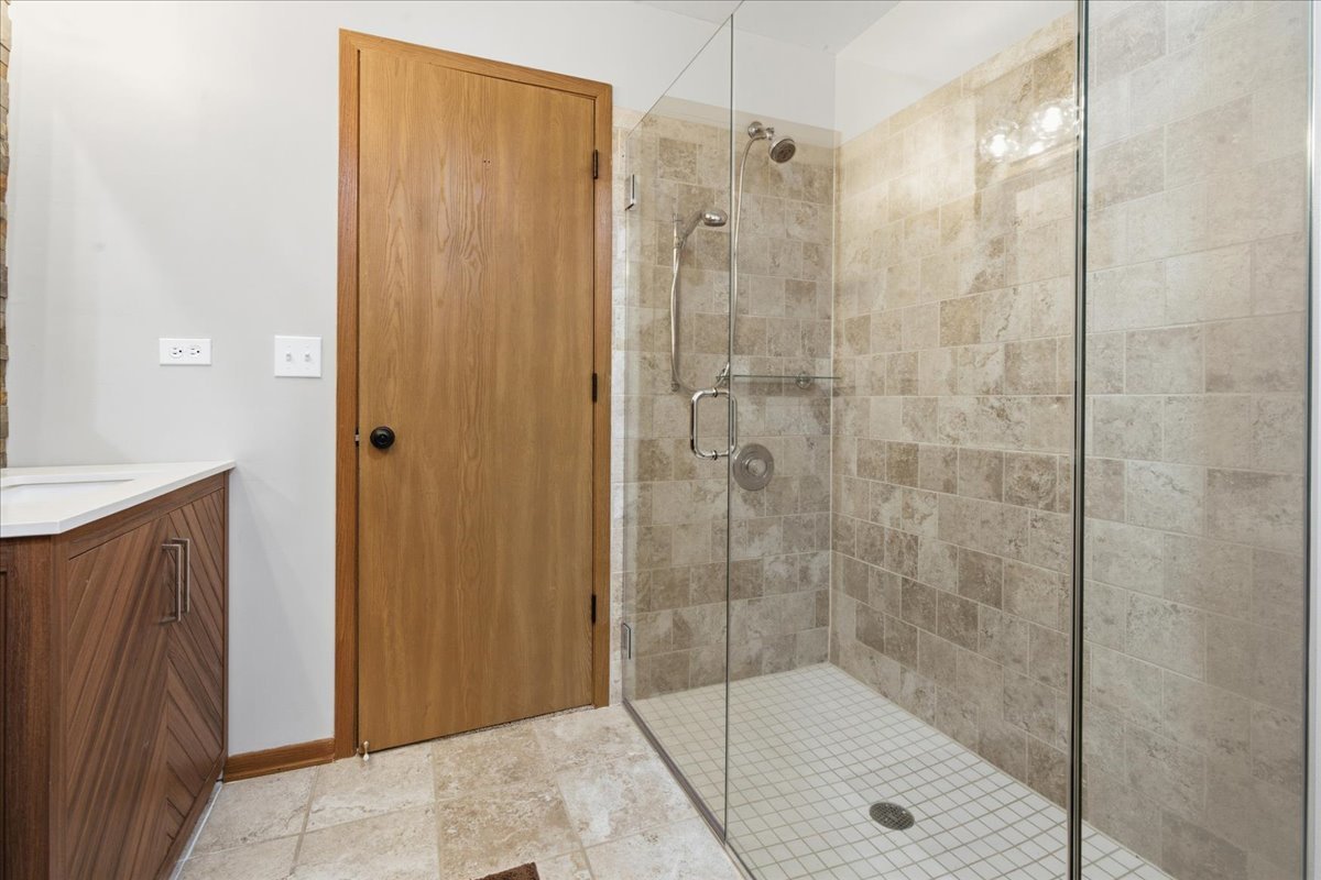 922 W Happfield Drive Property Photo 3