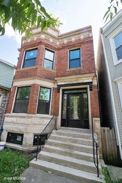 2843 W Fletcher Street Property Photo 1