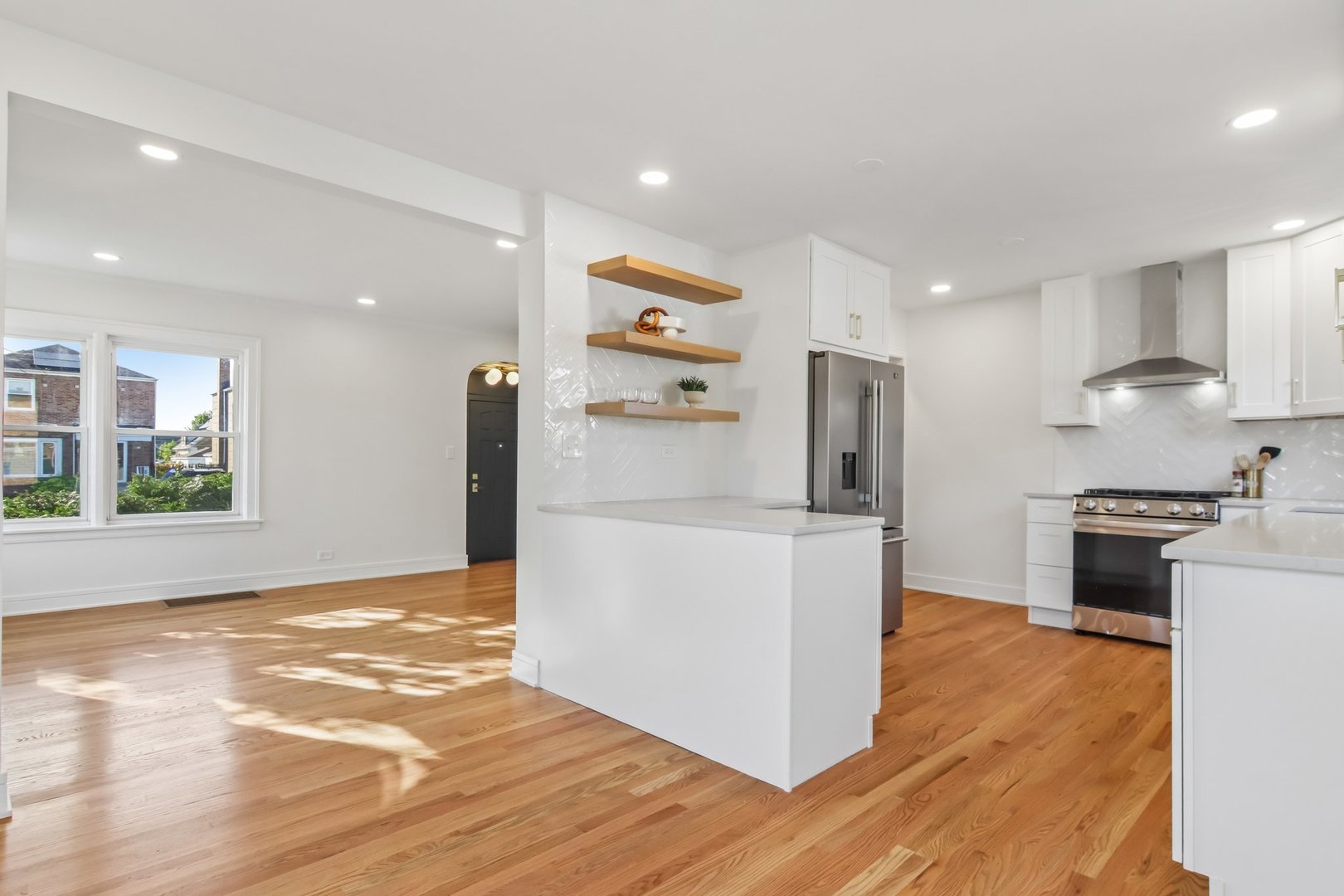 7659 S Hoyne Avenue Property Photo 8