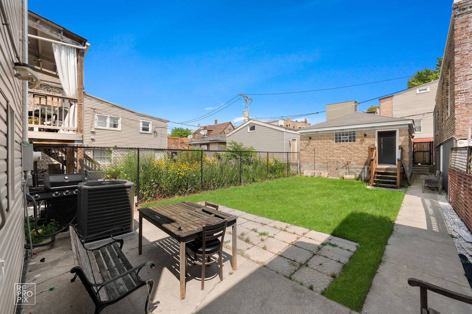 2237 S Oakley Avenue Property Photo 18