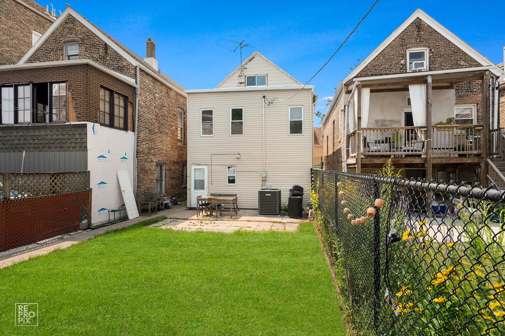 2237 S Oakley Avenue Property Photo 19
