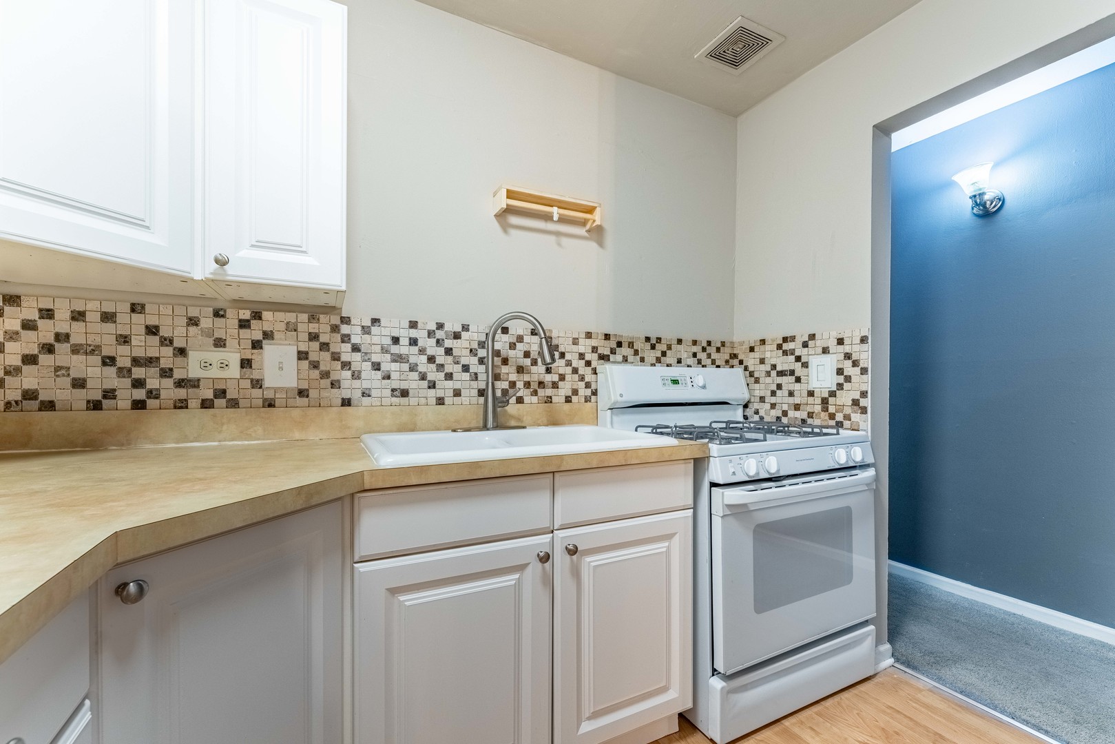 200 Willow Lane C-219 Property Photo 8