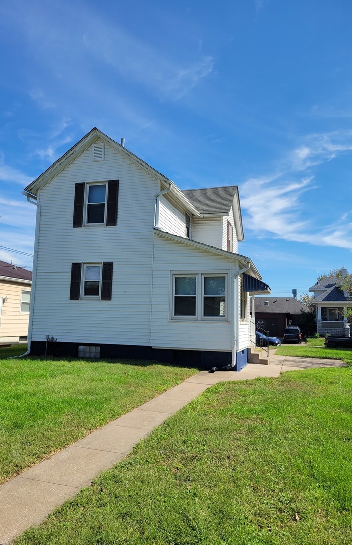 1734 Davie Street Property Photo 3