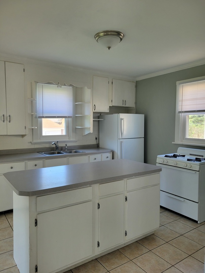 1734 Davie Street Property Photo 7