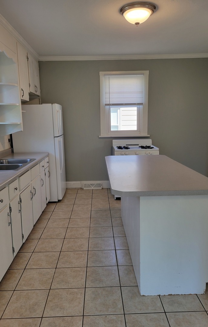 1734 Davie Street Property Photo 11