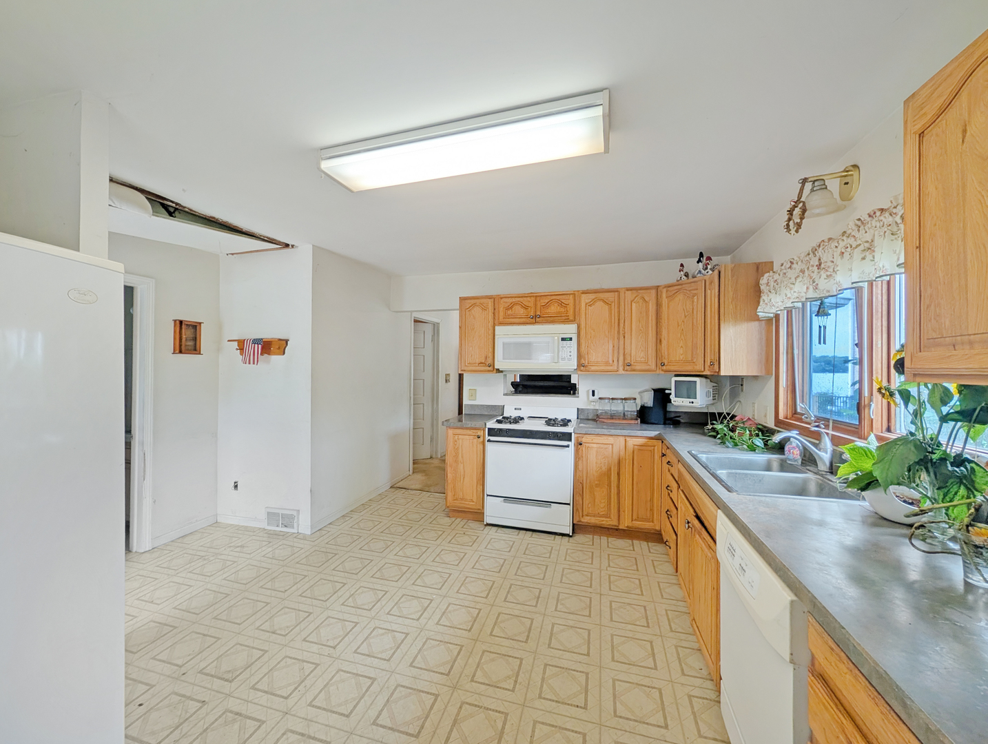 58 N Lake Avenue Property Photo 4