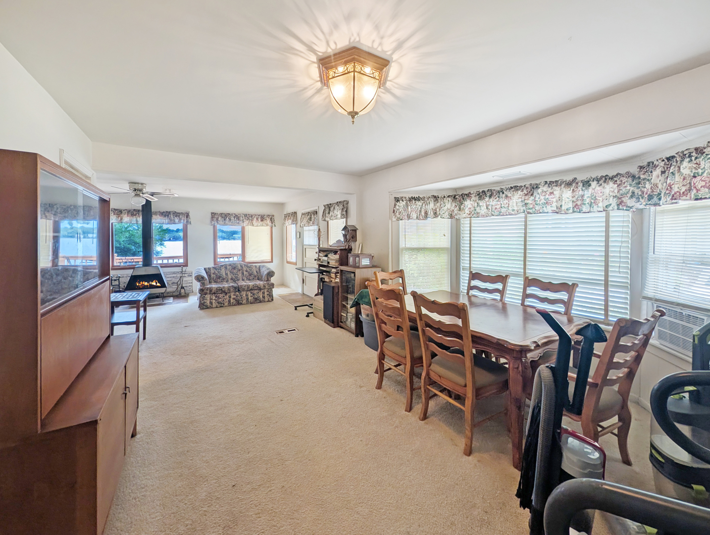 58 N Lake Avenue Property Photo 6