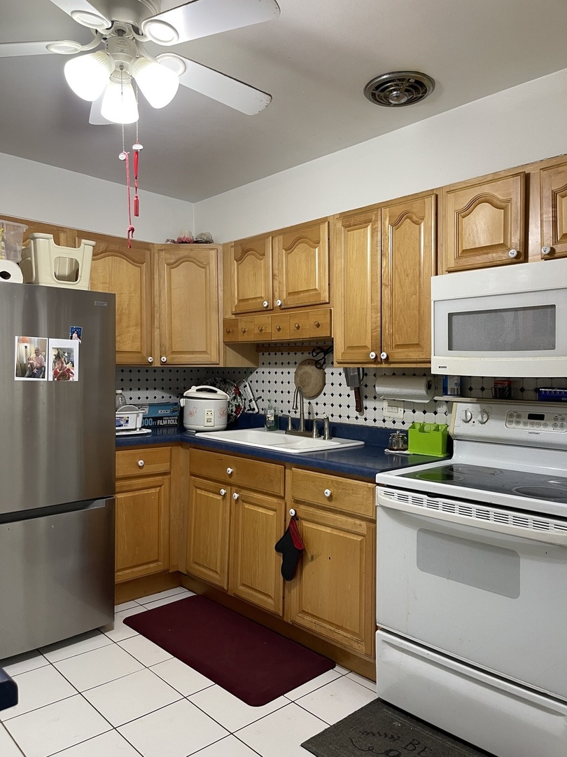 6036 N Winchester Avenue A Property Photo 2