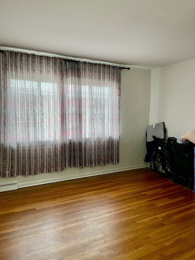6036 N Winchester Avenue A Property Photo 3