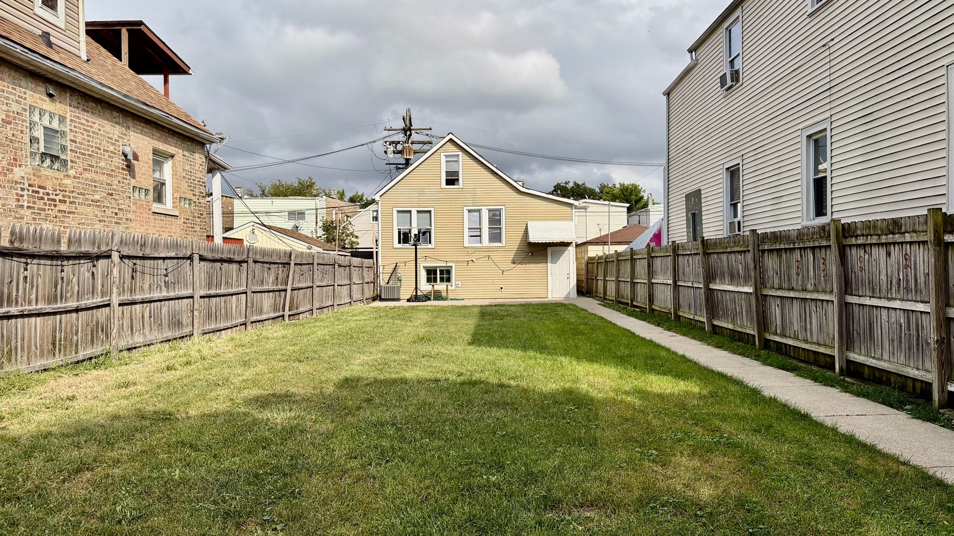 2329 N Mcvicker Avenue Property Photo 1