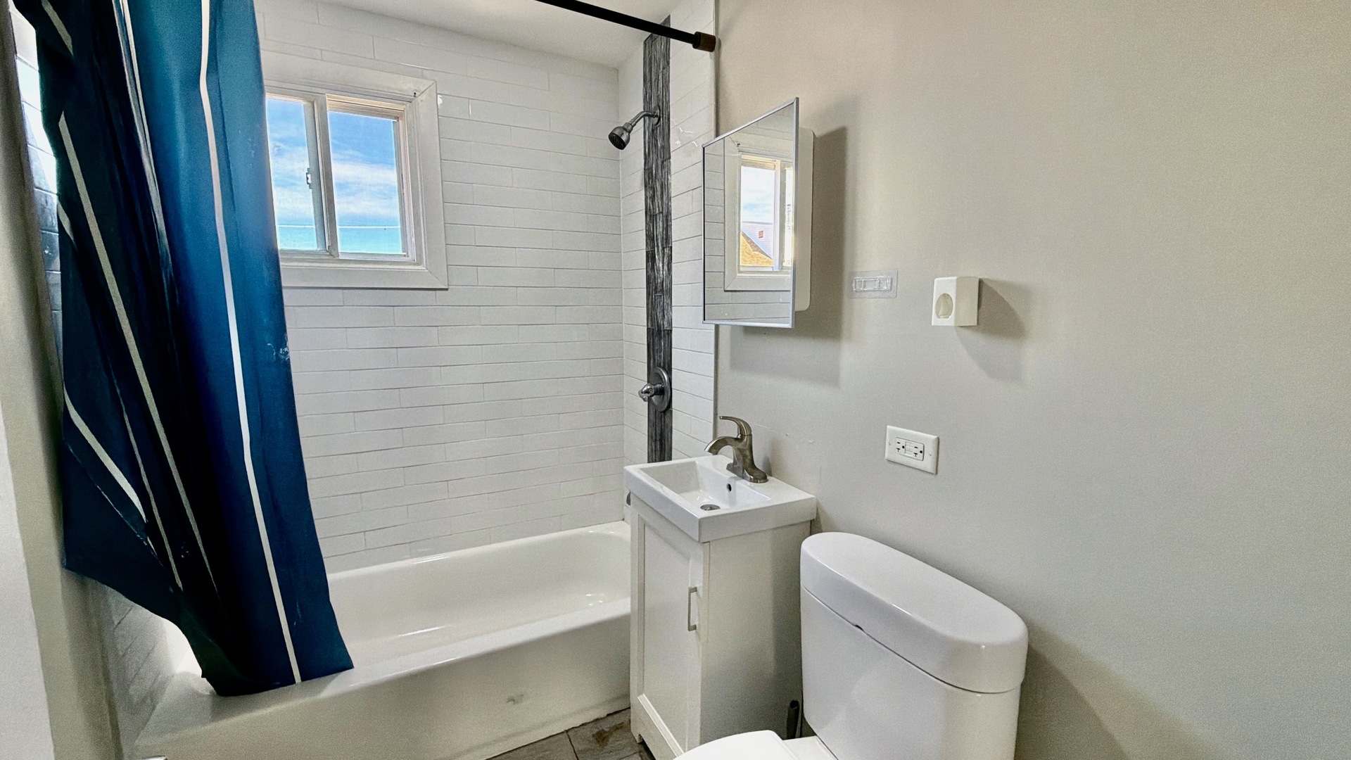2329 N Mcvicker Avenue Property Photo 10