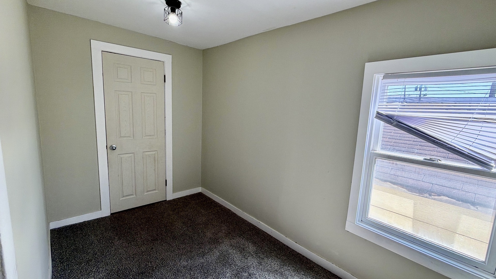 2329 N Mcvicker Avenue Property Photo 12