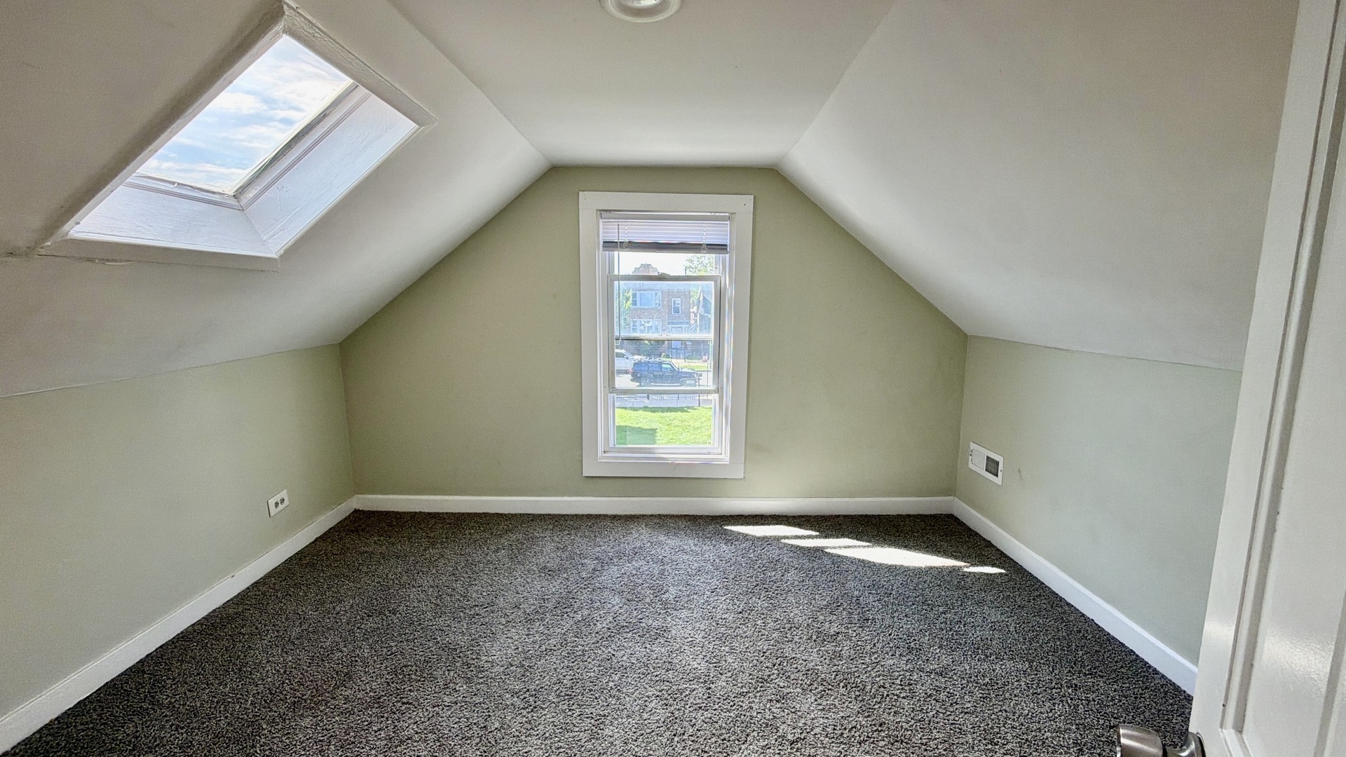 2329 N Mcvicker Avenue Property Photo 13