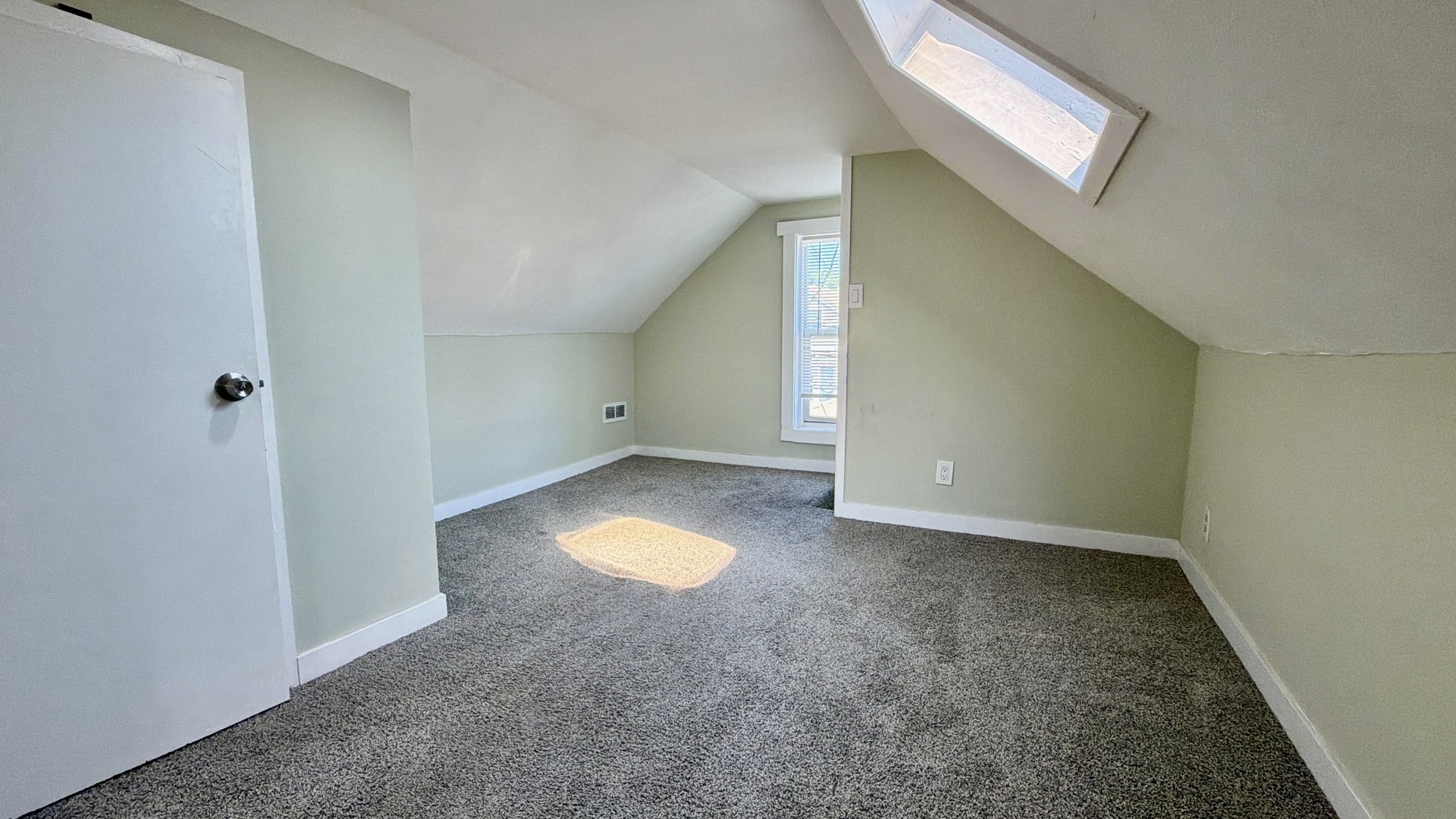 2329 N Mcvicker Avenue Property Photo 14