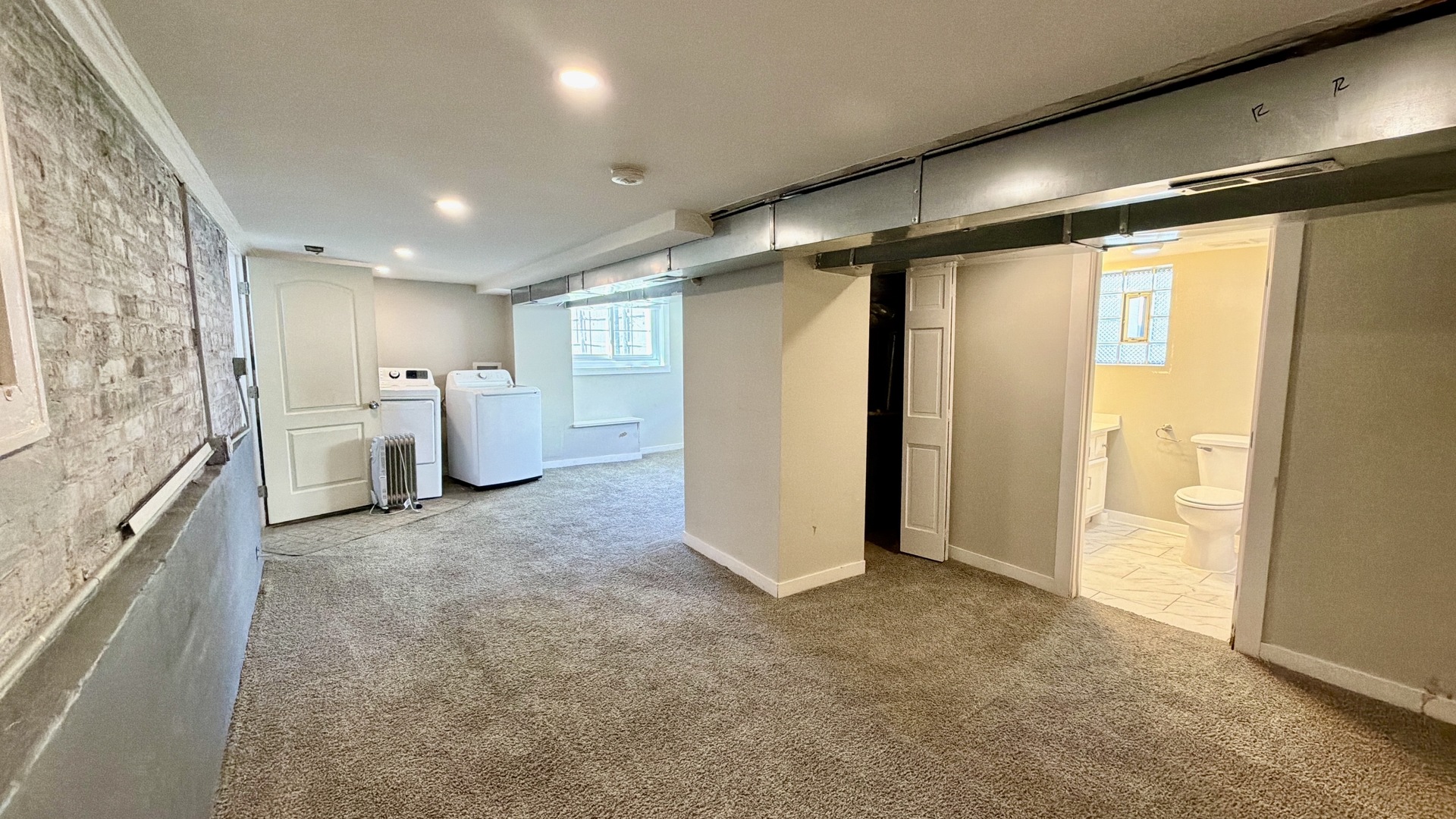 2329 N Mcvicker Avenue Property Photo 17
